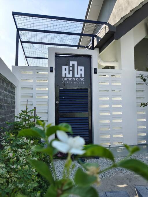 Rumah Aina Homestay Bukit Changgang Private Pool Kampong Melot Buitenkant foto