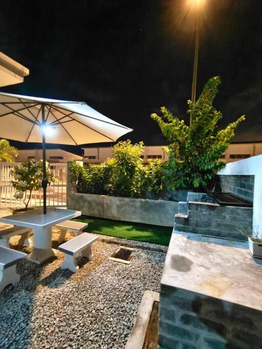 Rumah Aina Homestay Bukit Changgang Private Pool Kampong Melot Buitenkant foto
