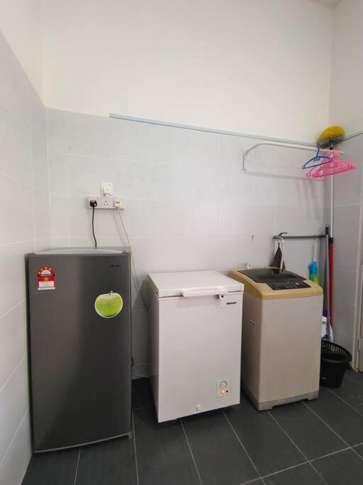 Rumah Aina Homestay Bukit Changgang Private Pool Kampong Melot Buitenkant foto