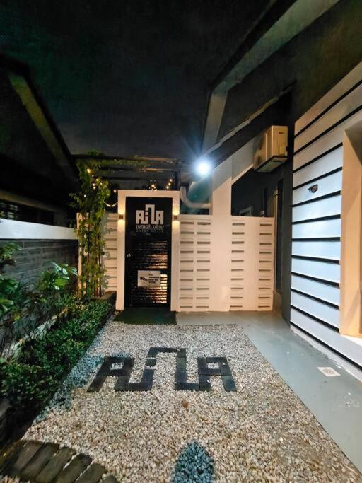 Rumah Aina Homestay Bukit Changgang Private Pool Kampong Melot Buitenkant foto