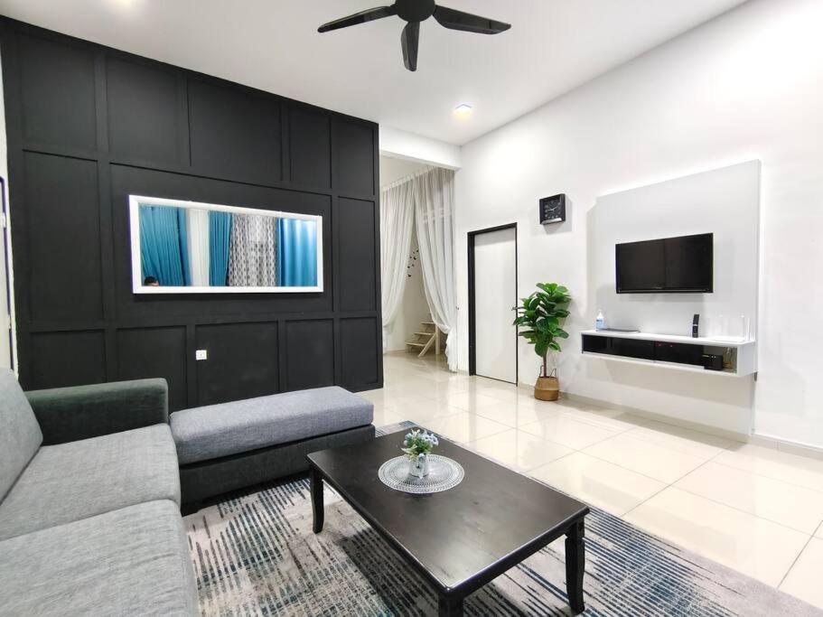 Rumah Aina Homestay Bukit Changgang Private Pool Kampong Melot Buitenkant foto